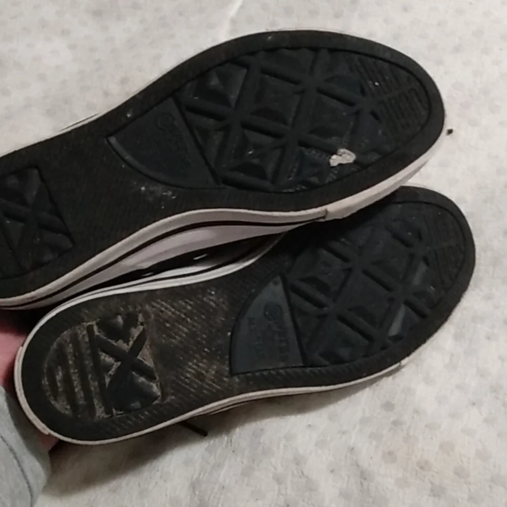 Converse black and silver tennies - Picture 3 of 9